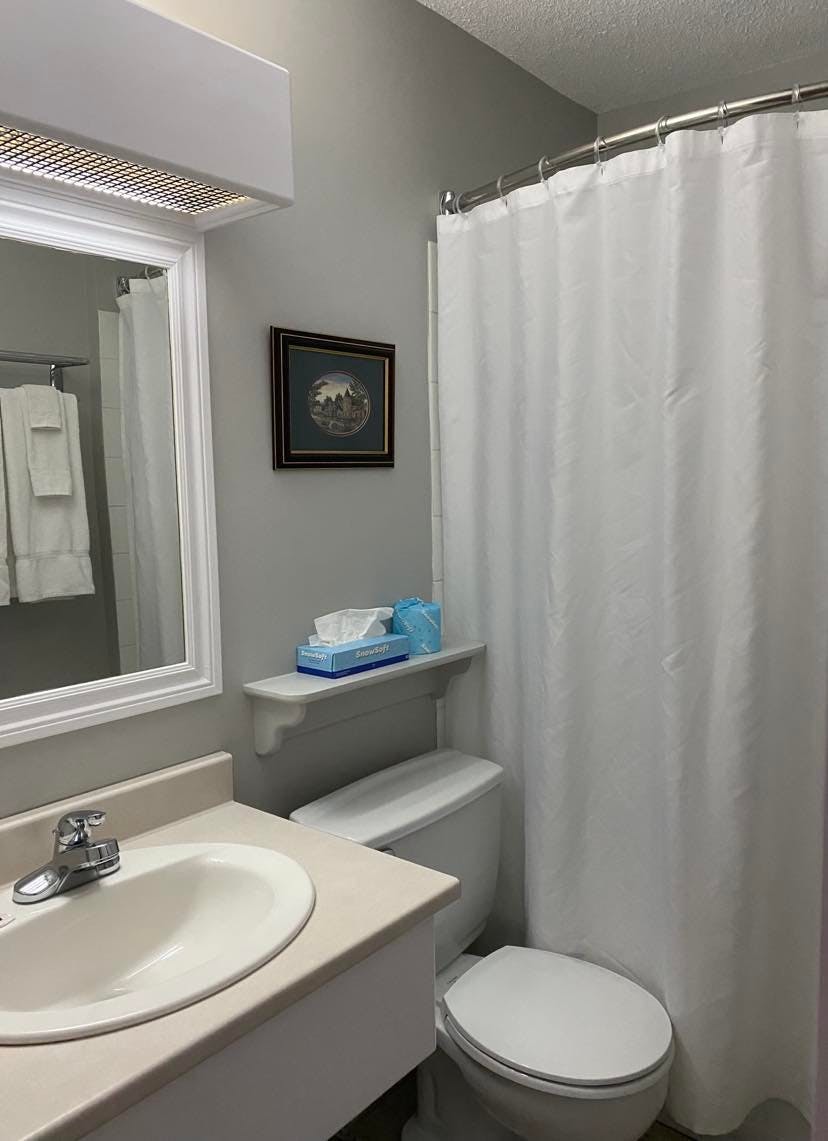 Salle de bain complète de la chambre #1