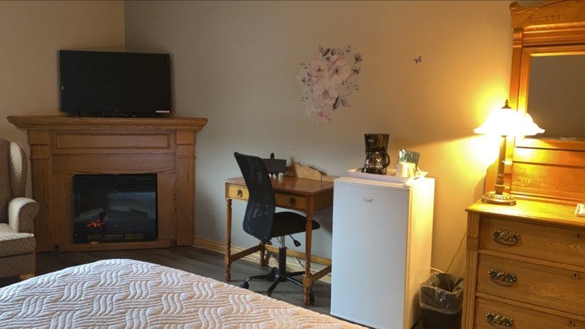 Room Deluxe Oak King