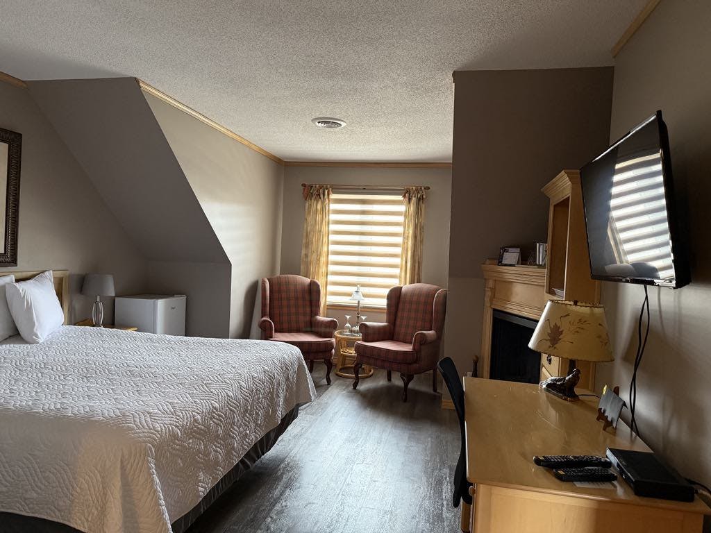 Room Deluxe Maple King