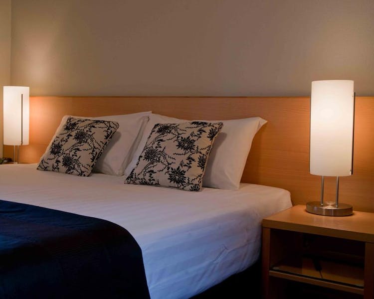Greymouth Hotel rooms, studios, and apartments include a flat-screen TV and a private bathroom with free toiletries.