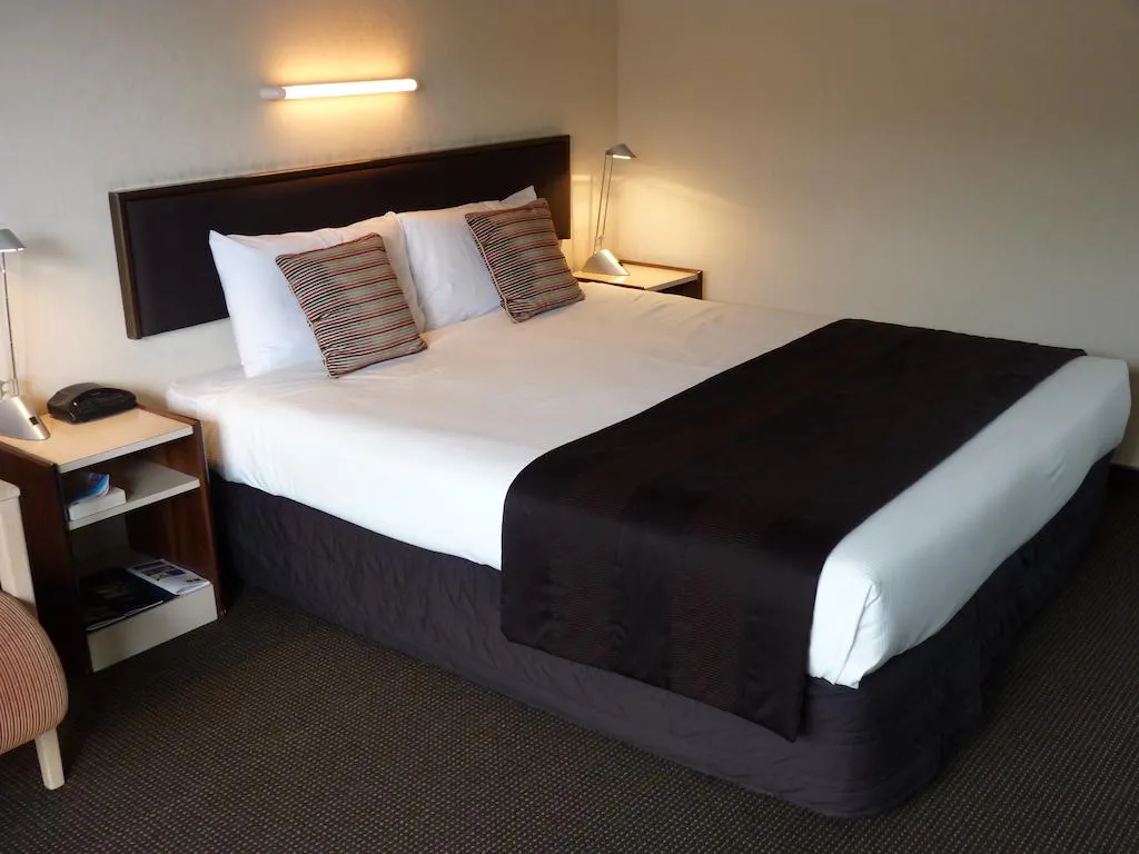 Greymouth Hotel rooms, studios, and apartments include a flat-screen TV and a private bathroom with free toiletries.