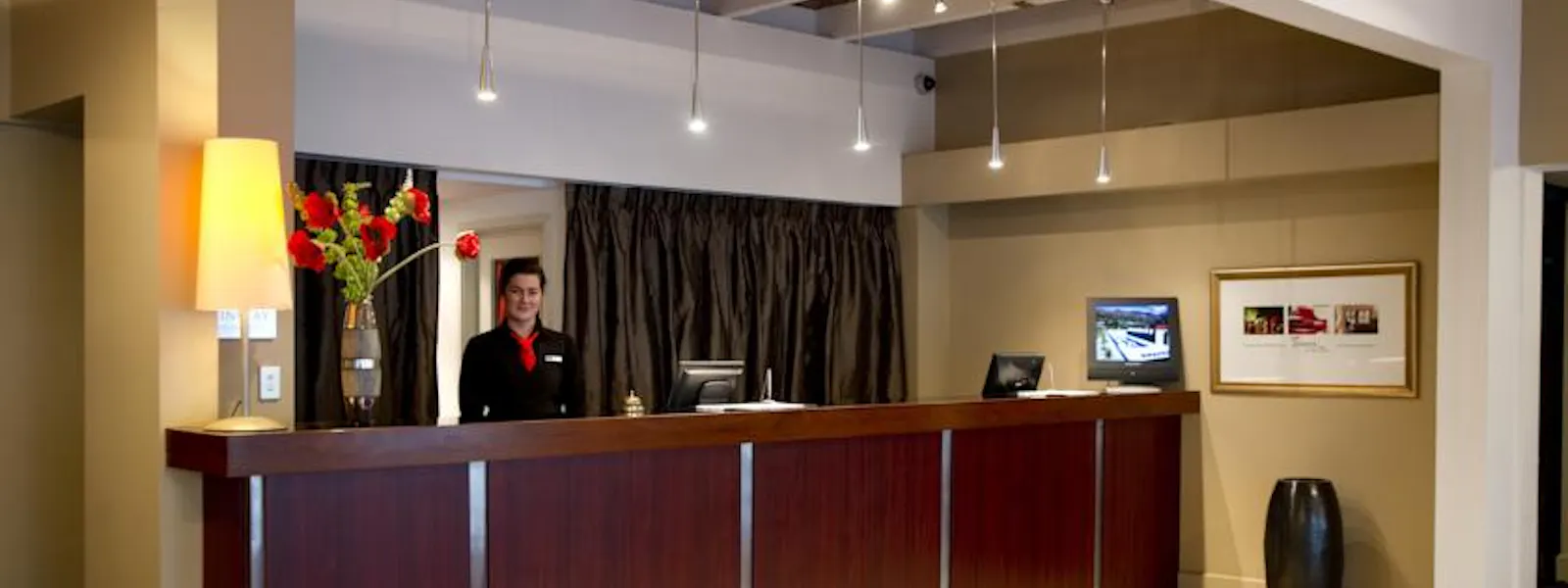 Jacob's Grill and the Club Bar offer a variety of cuisine and refreshment options. You can dine in the restaurant, order room