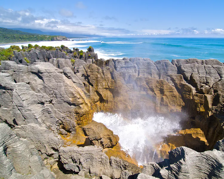 The Ashley Hotel Greymouth is a 5-minute drive from Greymouth's town centre