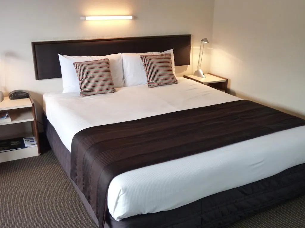 Greymouth Hotel rooms, studios, and apartments include a flat-screen TV and a private bathroom with free toiletries.