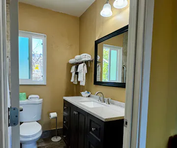 King bed: Partial Ocean View