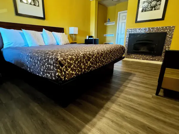 King bed: Partial Ocean View