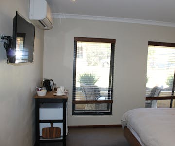 Acacia Bedroom 4