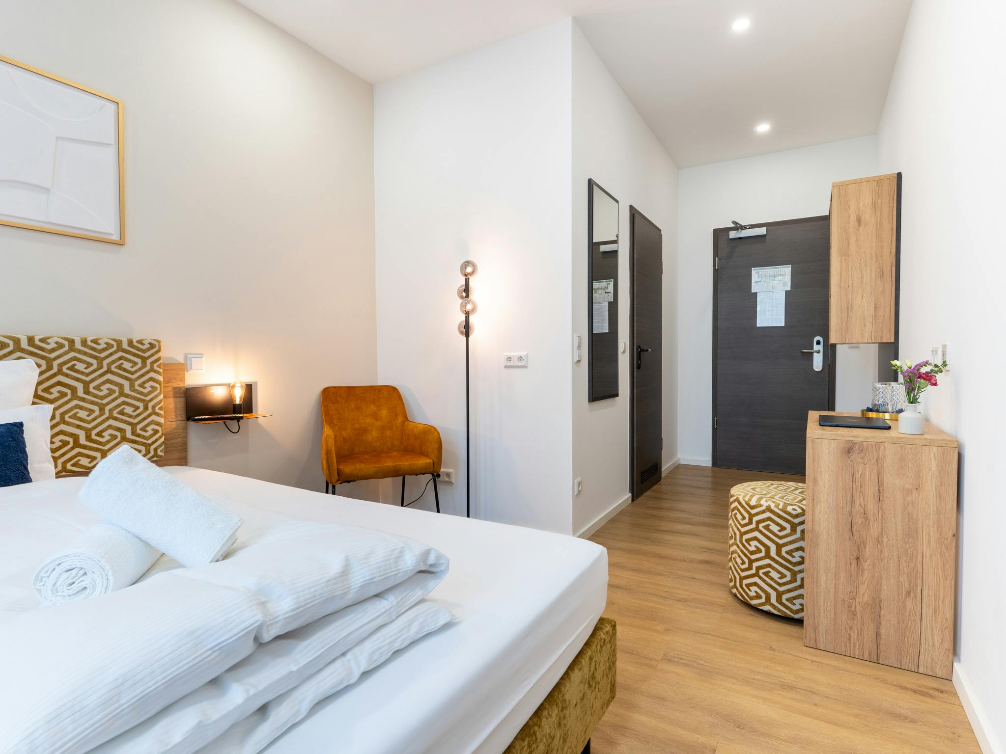 single room, konstanz, hotel, bodensee, modern hotel, private room, towels included, konstanz hotel, bodensee hotel