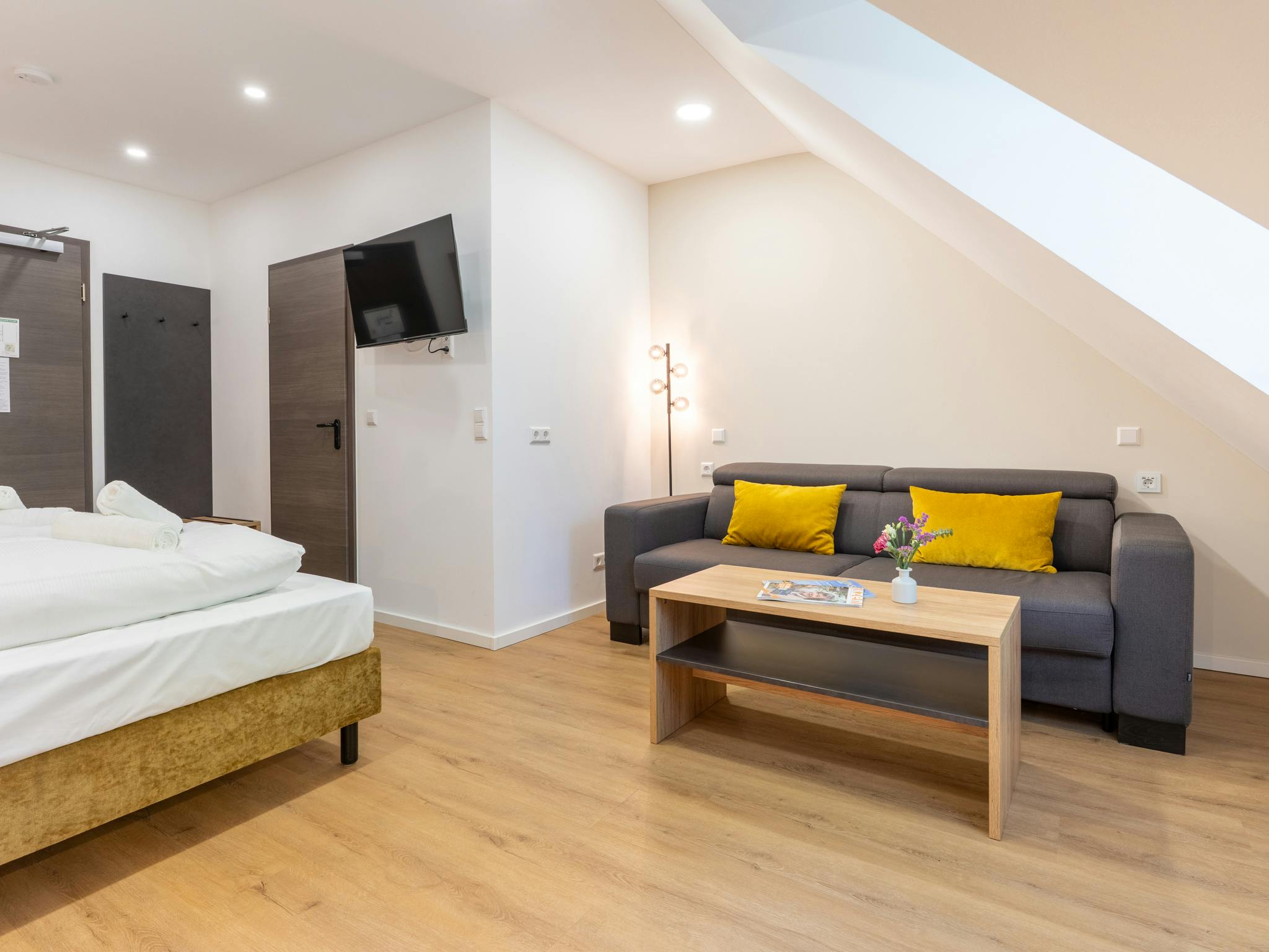 superior room, konstanz, hotel, bodensee, modern hotel, private room, konstanz hotel, bodensee hotel, sofa bed, towels