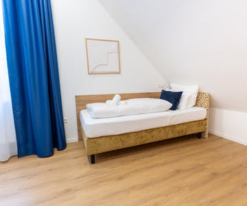 wheelchair friendly, twin room, konstanz, hotel, bodensee, modern hotel, private room, konstanz hotel, bodensee hotel, towels