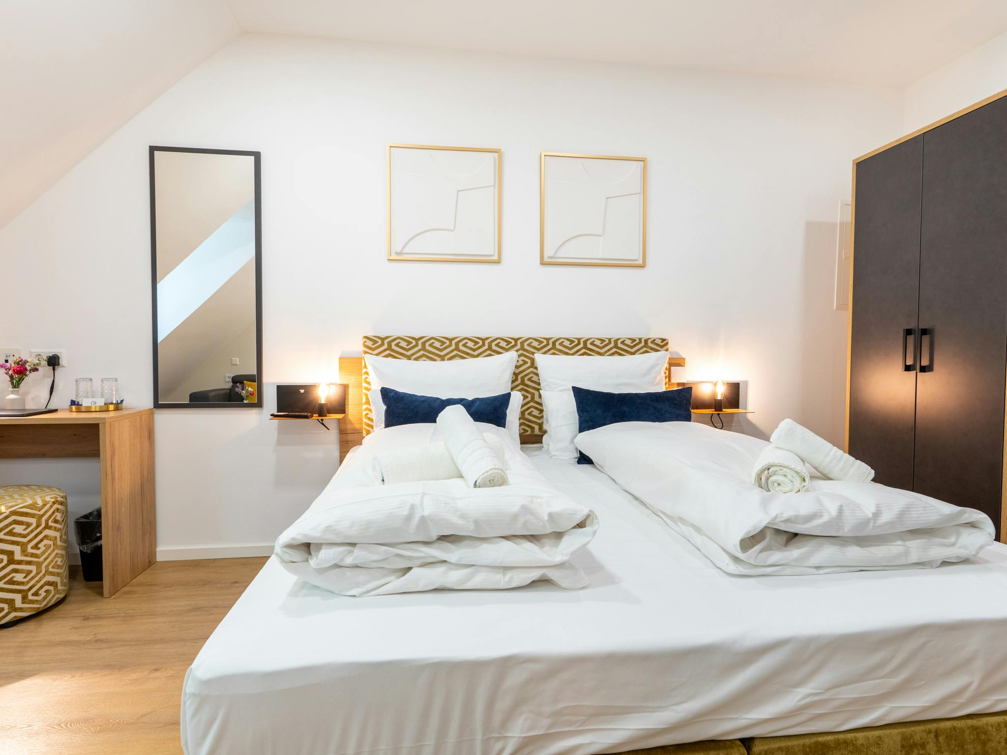 superior room, konstanz, hotel, bodensee, modern hotel, private room, konstanz hotel, bodensee hotel, sofa bed, towels