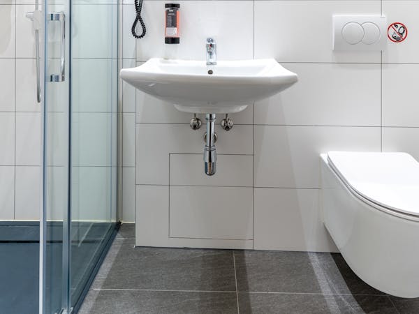 bathroom, toilet, wc, private bathroom, ensuite toilet, ensuite bathroom, shower, soap, shampoo, hairdryer, towels included