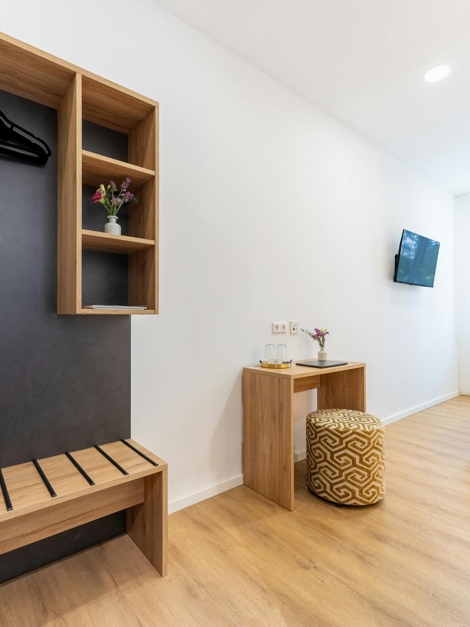 single room, konstanz, hotel, bodensee, modern hotel, private room, towels included, konstanz hotel, bodensee hotel