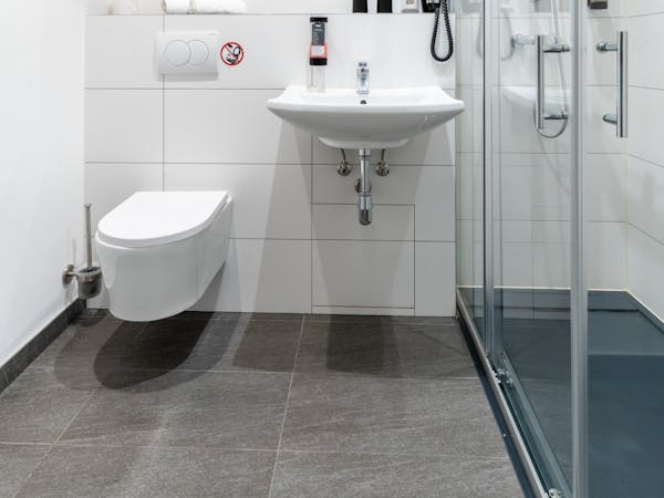 bathroom, toilet, wc, private bathroom, ensuite toilet, ensuite bathroom, shower, soap, shampoo, hairdryer, towels included