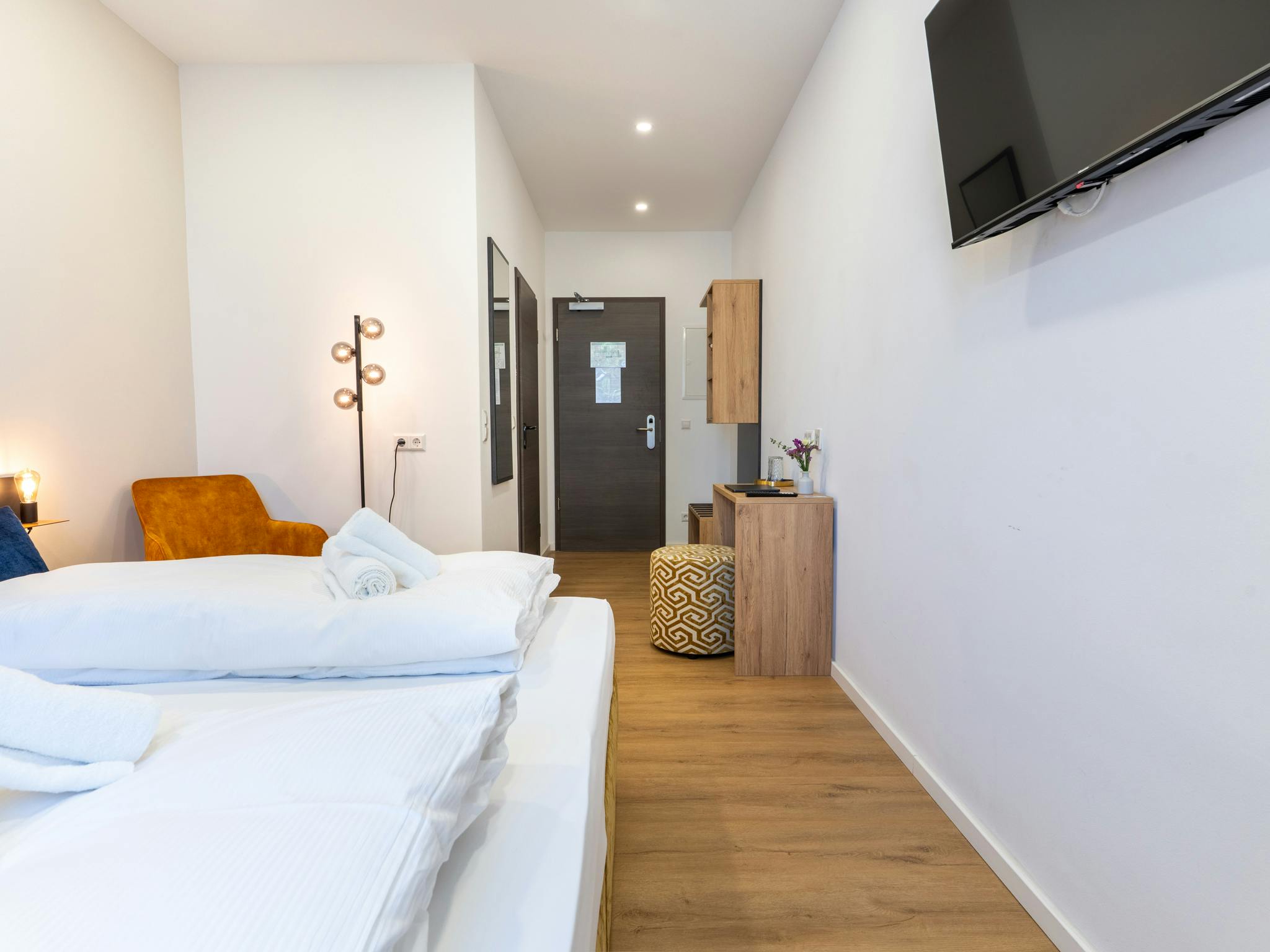 douoble room, konstanz, hotel, bodensee, modern hotel, private room, towels included, konstanz hotel, bodensee hotel