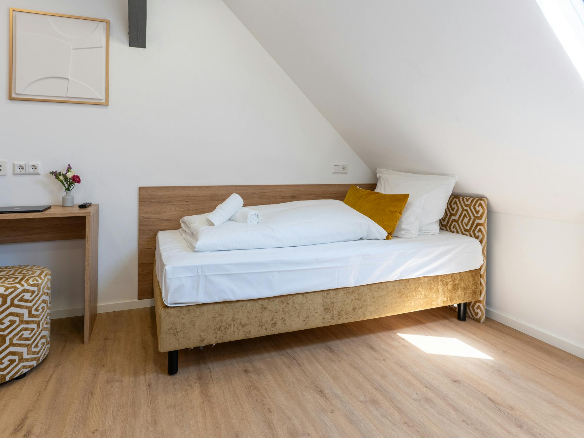 twin room, konstanz, hotel, bodensee, modern hotel, private room, konstanz hotel, bodensee hotel, sofa bed, towels included