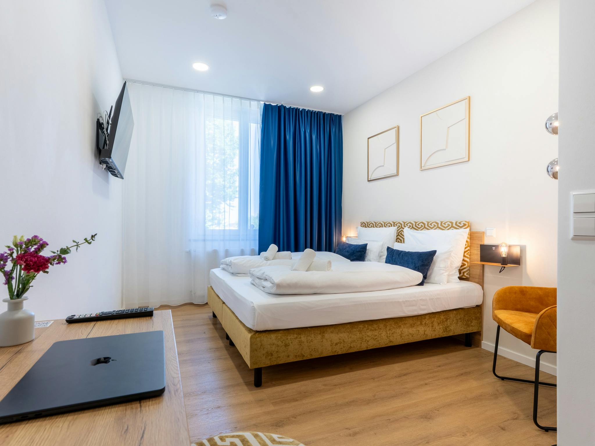 douoble room, konstanz, hotel, bodensee, modern hotel, private room, towels included, konstanz hotel, bodensee hotel