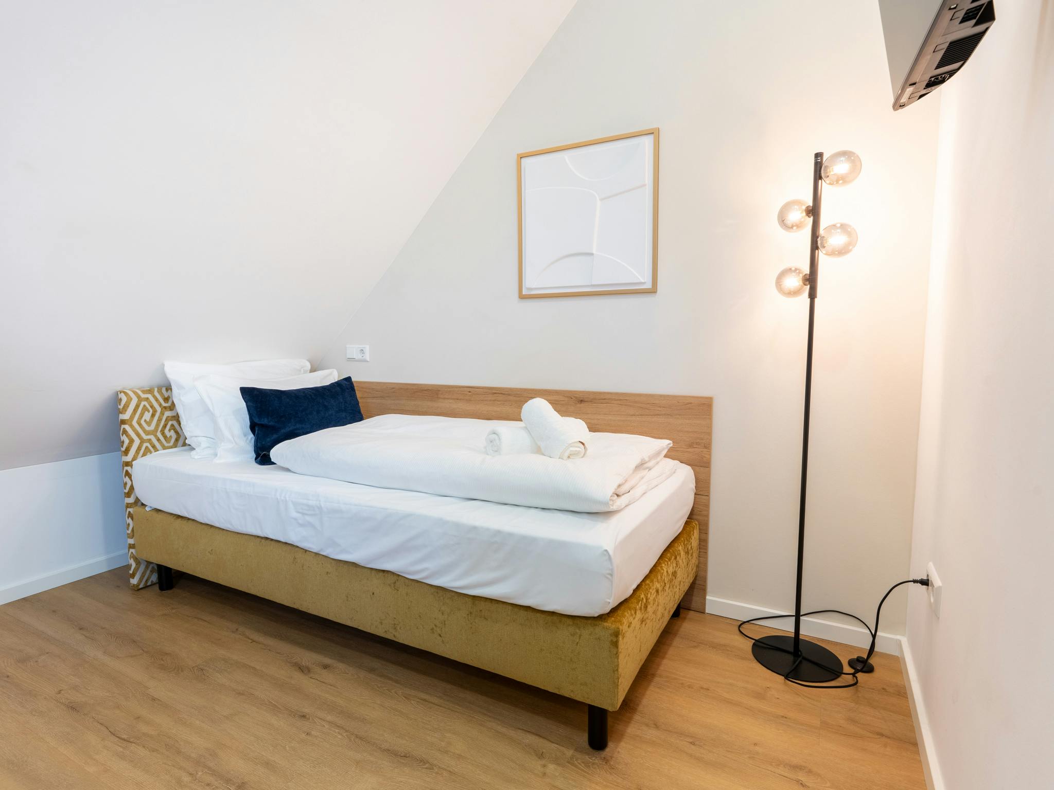 wheelchair friendly, twin room, konstanz, hotel, bodensee, modern hotel, private room, konstanz hotel, bodensee hotel, towels