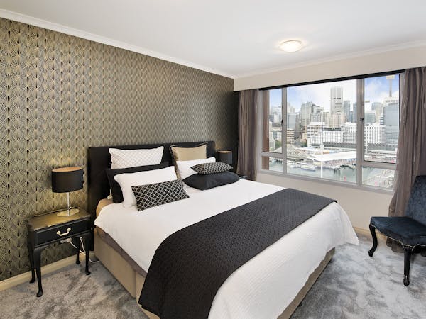 Large King Bed spectacular View to the City Large HD TV Ensuite with Bath Walk in Robe Safe for your belongings