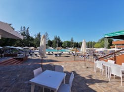 Sporting Club Milanotre: centro sportivo dotato di piscina scoperta da 50 metri e piscina coperta da 25 metri, palestra...