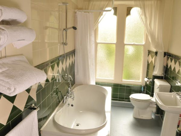Room 9 Twin En suite Standard Bathroom