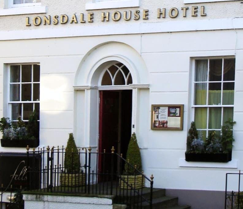 Lonsdale House front entrance, townhouse