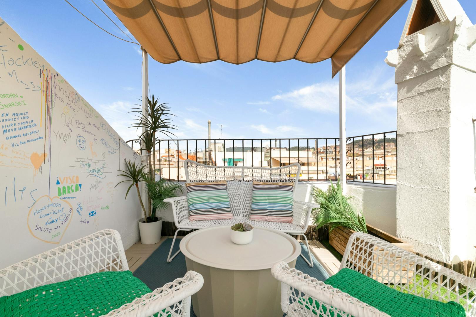 LOUNGE ZONE on our shared rooftop terrace