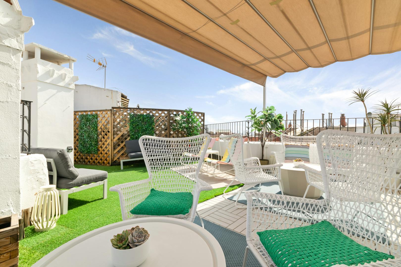 LOUNGE ZONE on our shared rooftop terrace