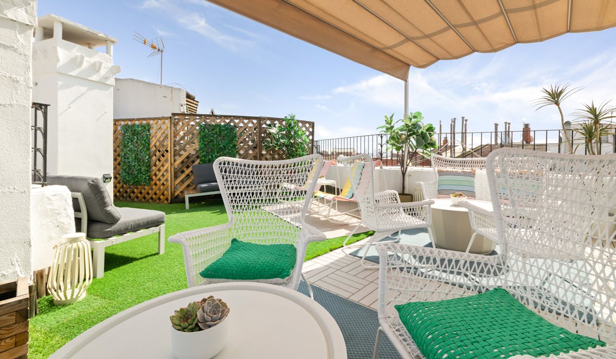 LOUNGE ZONE on our shared rooftop terrace
