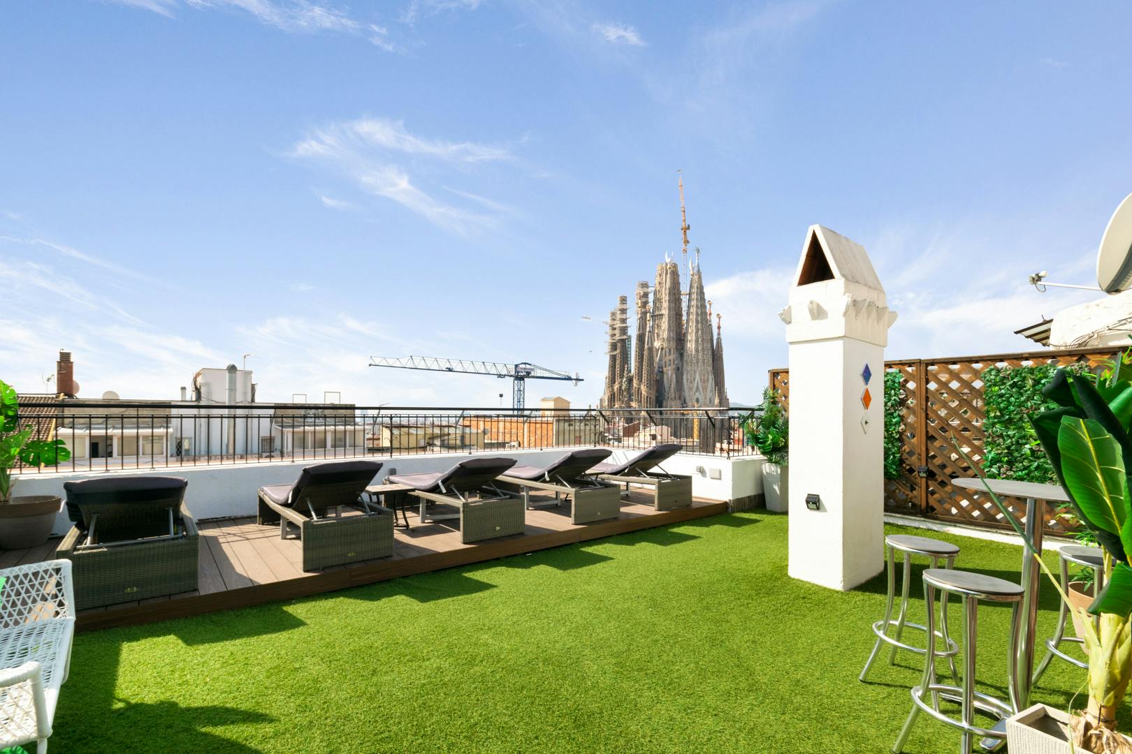 FANTASTIC SOLARIUM AREA on our shared rooftop terrace