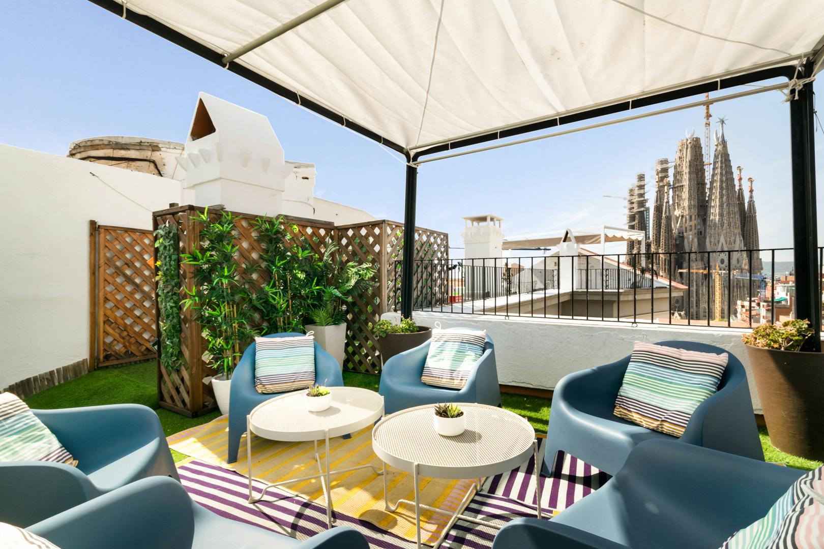 LOUNGE ZONE on our shared rooftop terrace