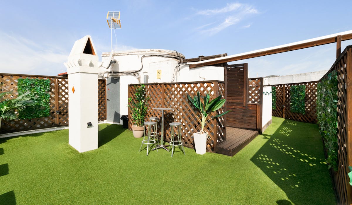 Get a great tan! Outdoor shower is available to fresh yourself up (shared rooftop terrace)