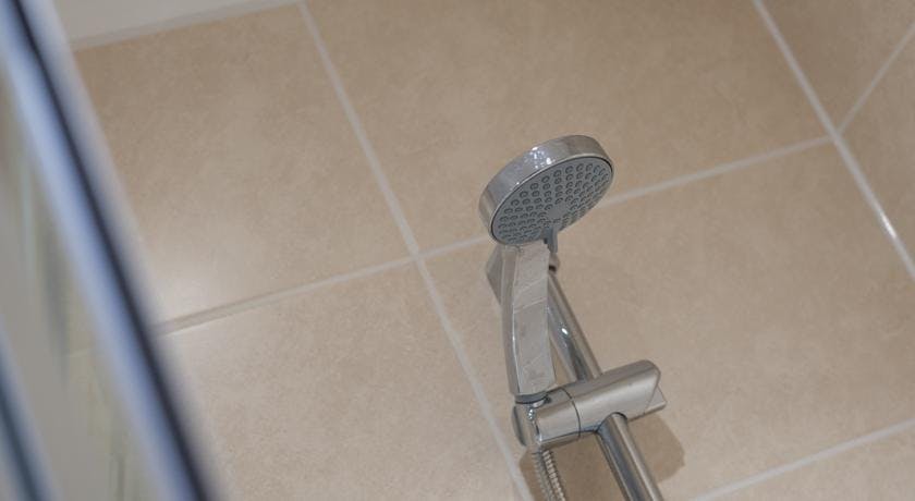 MEWS - Russian shower room