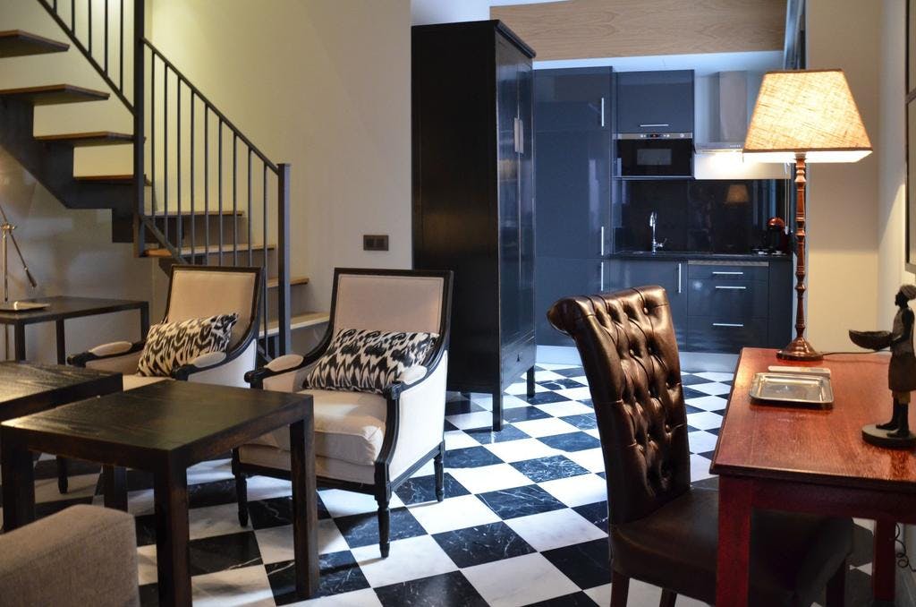 DELUXE one bedroom Apartment DUPLEX. Aguilas5 SevillaSuites