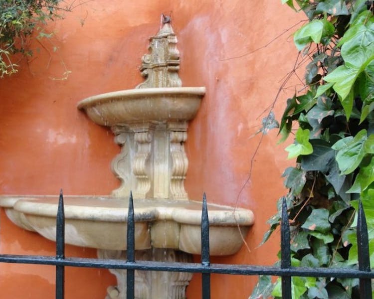 spots worth visiting, tapas restaurants and bodegas, museums, flamenco shows, boat in Central Seville