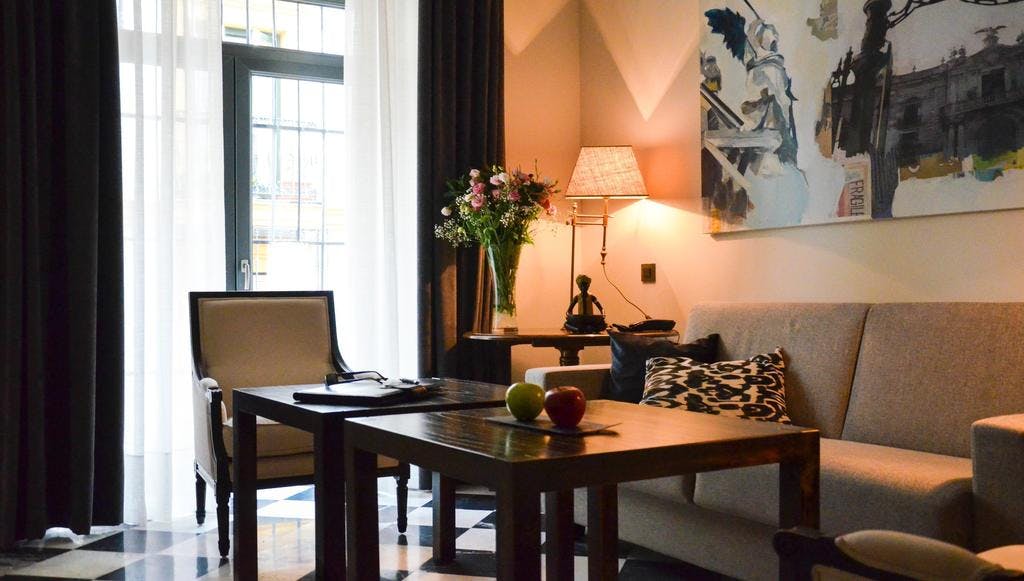 DELUXE one bedroom Apartment livingroom. Aguilas5 SevillaSuites