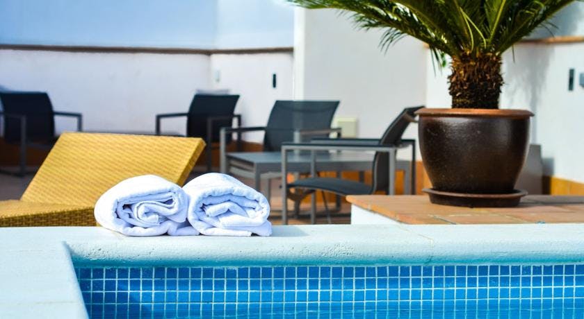 rooftop solarium and communal terrace (use allowed only for residents). Aguilas5 SevillaSuites