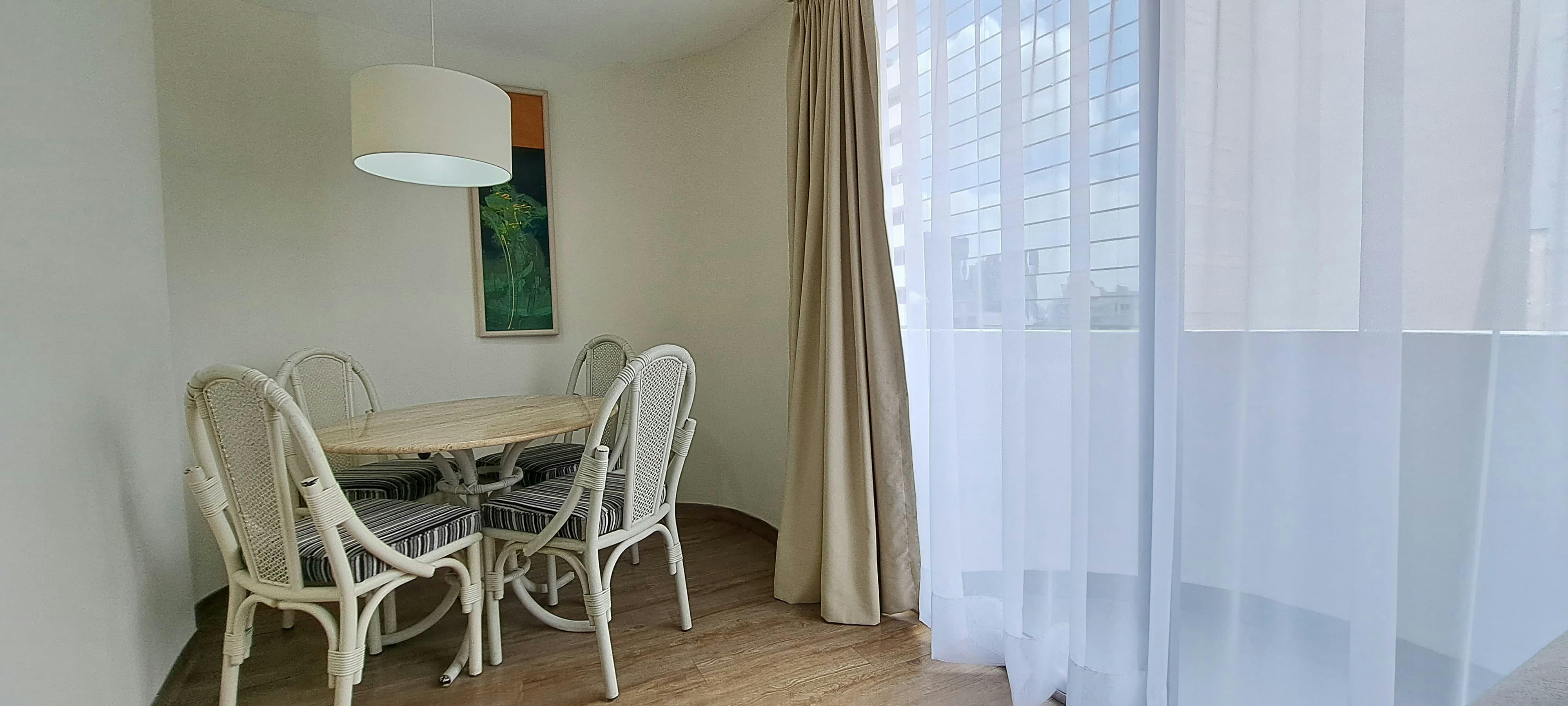 comedor para 4 personas en habitacion Master suite