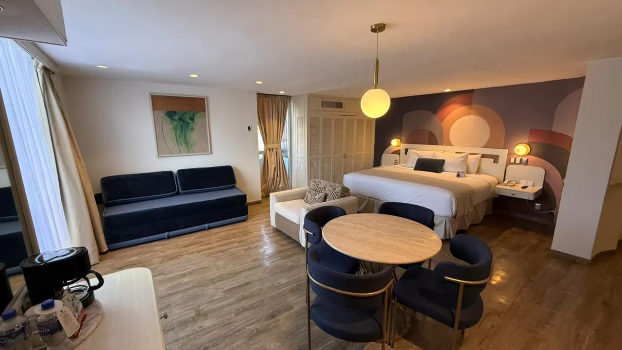 Master suite 1 cama King - sala de estar y comedor