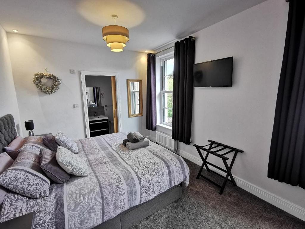 Room 2 Super king bed