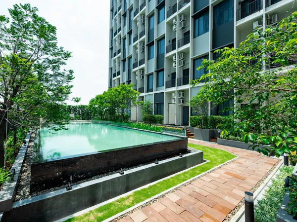 Q-Box Hotel Bangkok Blossom