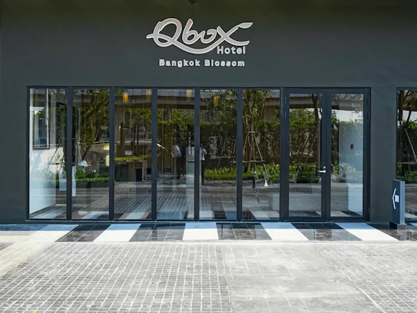 Q-Box Hotel Bangkok Blossom