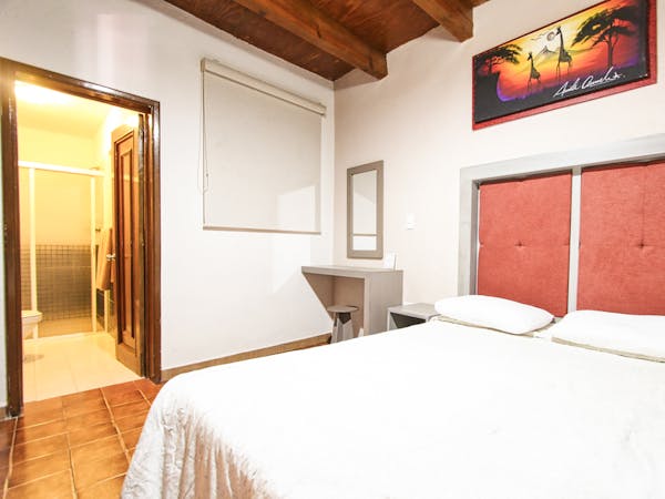 Habitación 23 - 2 camas dobles y 2 literas individuales