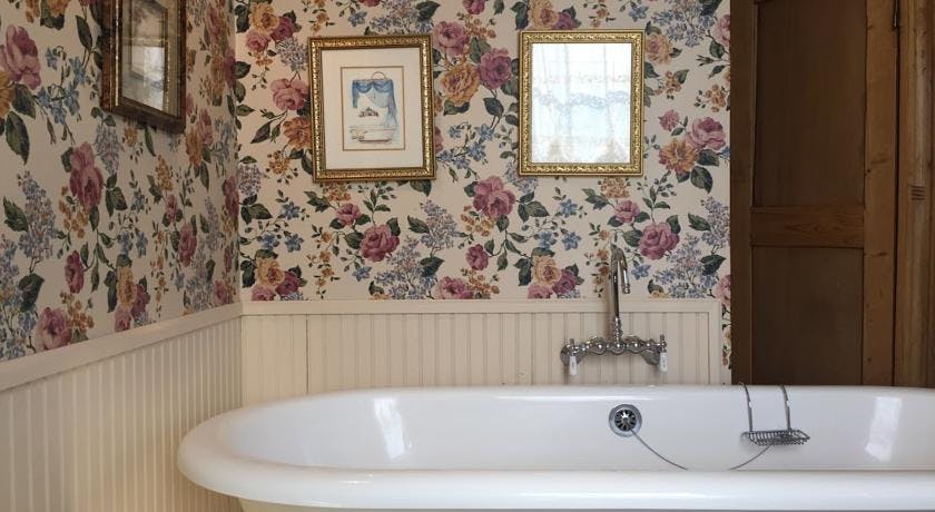 Claw foot tub in Bradford Suite