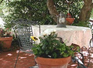 Outside dining area on the Yosemite Suite private patio