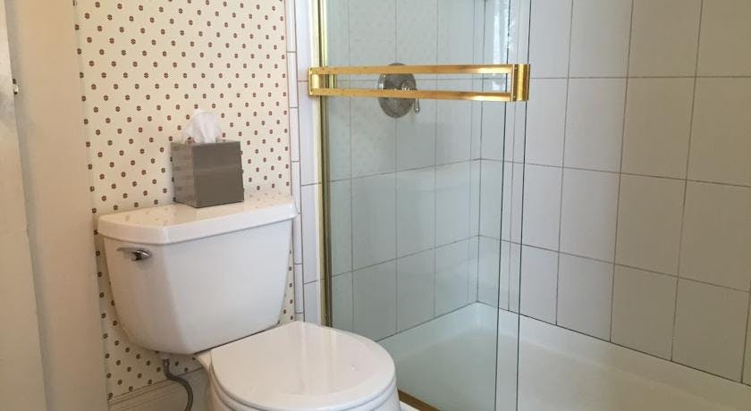 Private shower in Bradford Suite