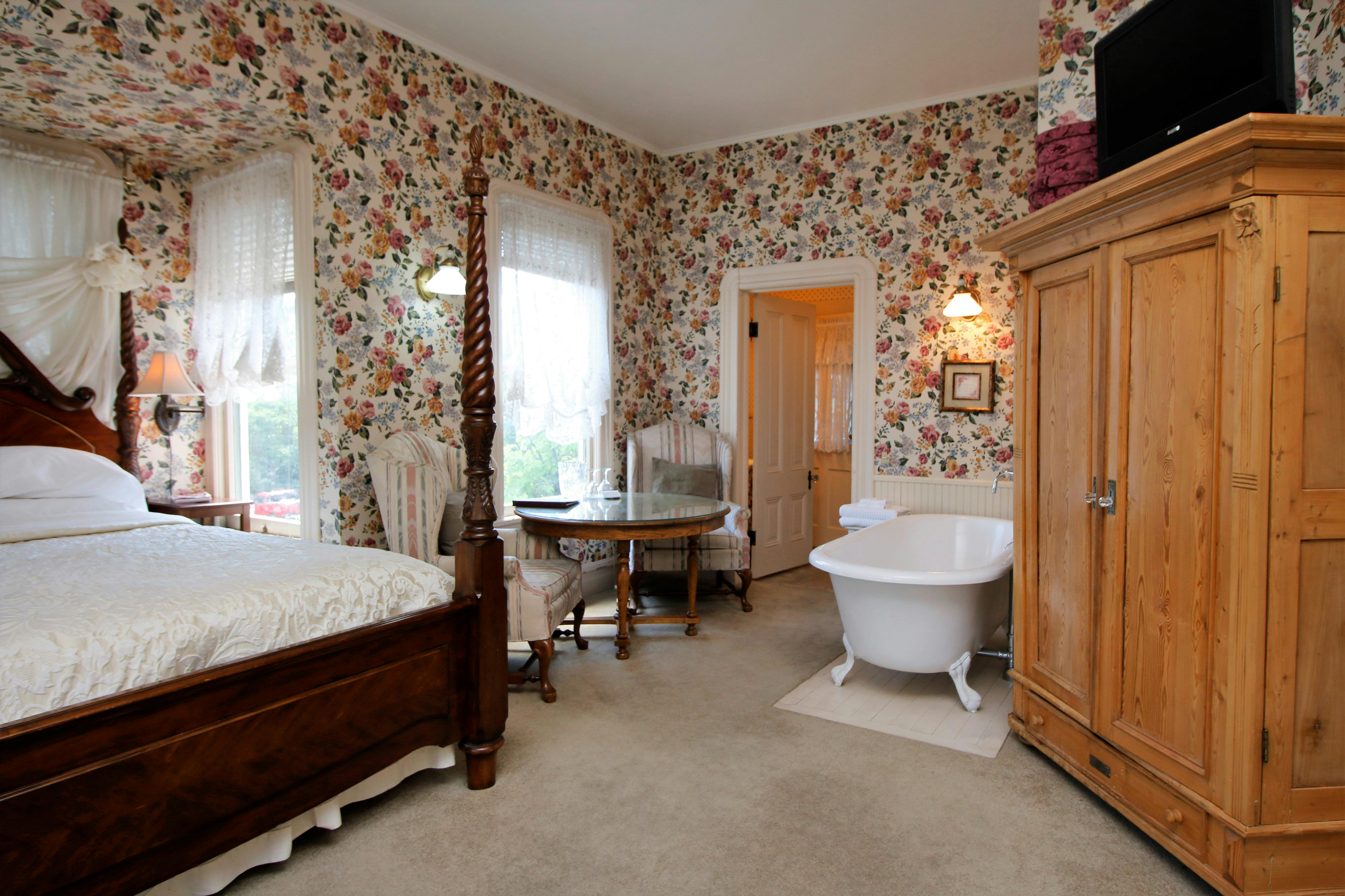 Bradford Suite claw foot tub