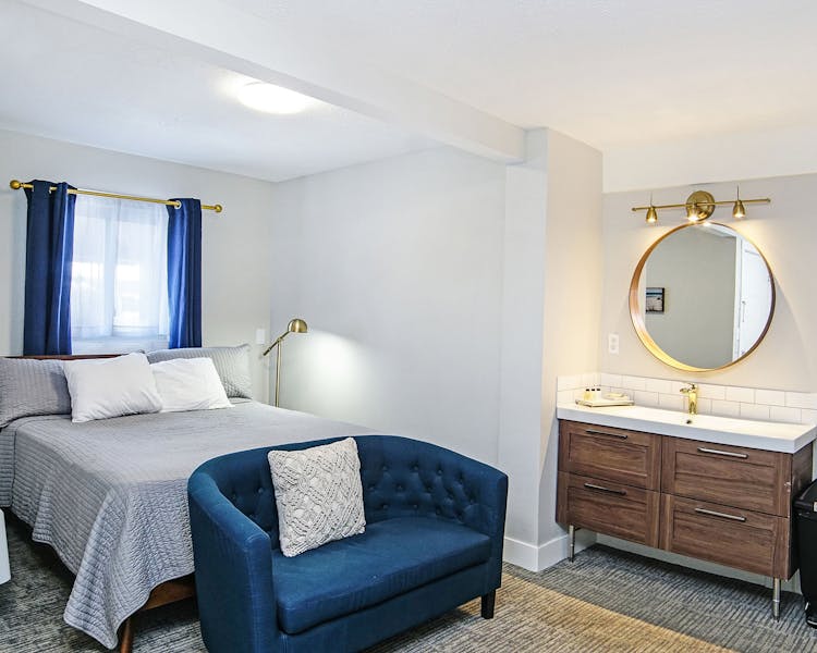 Luxury studio suite with fireplace Coastal Suites Resort MI