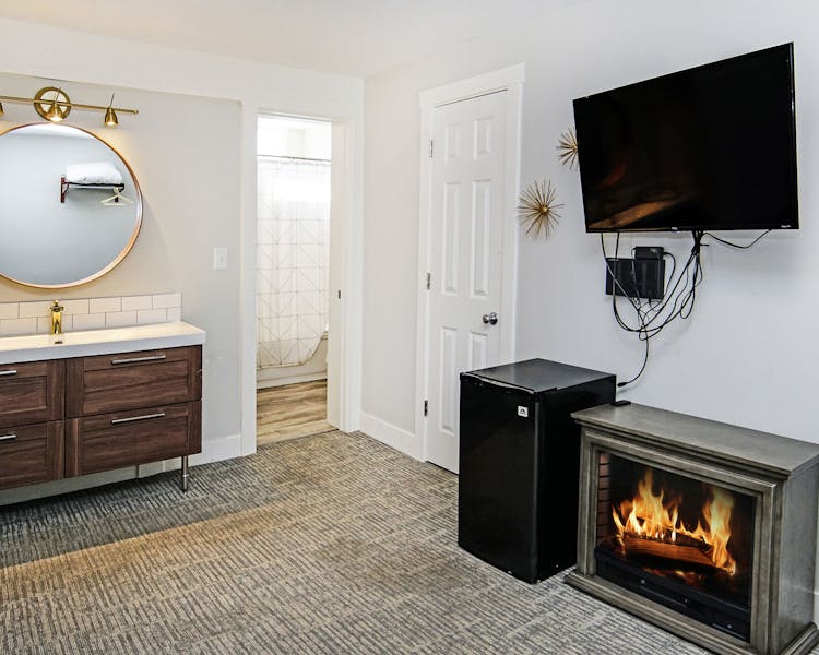Luxury studio suite with fireplace Coastal Suites Resort MI