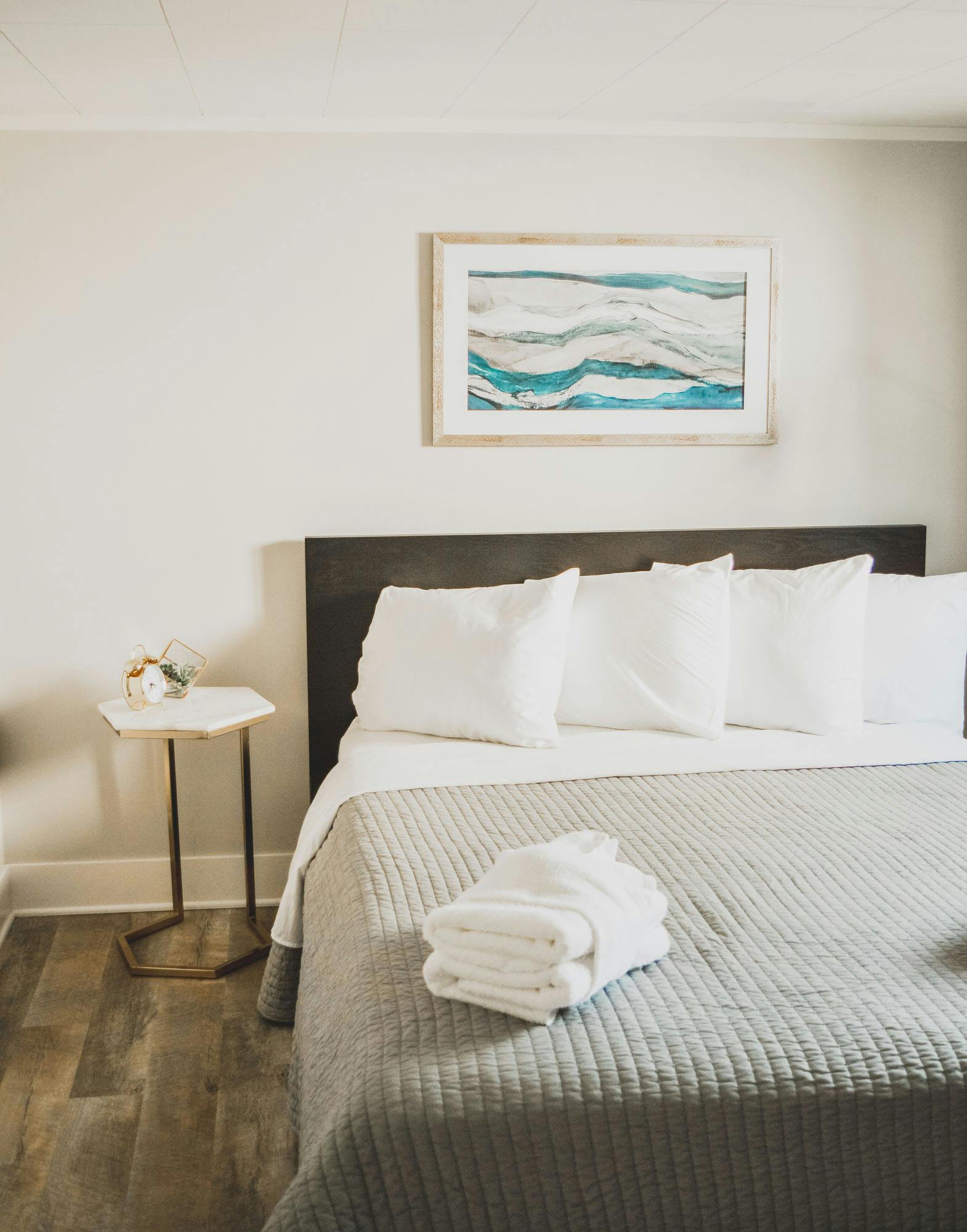 Luxury mid-century modern hotel room MI